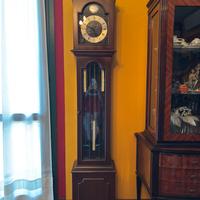 Orologio a pendolo a colonna