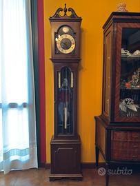 Orologio a pendolo a colonna