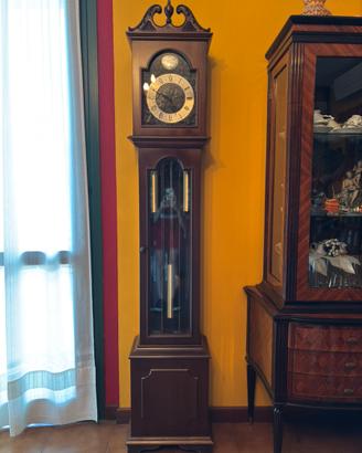 Orologio a pendolo a colonna