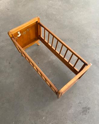 Culla per bambole in legno