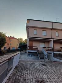 Villa a schiera di testa
