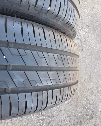 3 Pneumatici Goodyear EfficientGrip 185/55 R15 82H