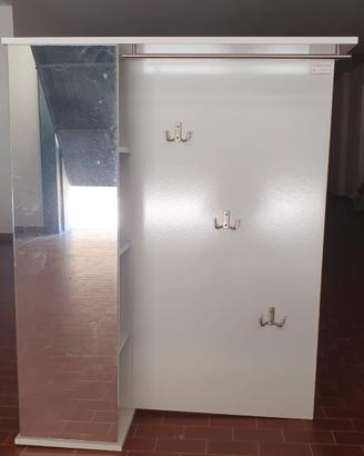 Mobile da ingresso con specchio