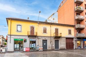 CHIVASSO 5 LOCALI TERMOAUTONOMO CON CORTILE E POST