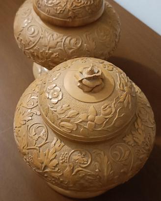 Coppia vasetti in legno intagliato 
