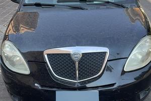 Lancia Ypsilon (CAMBIO ROTTO)