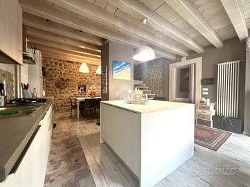 CASA DI CORTE A NAVE