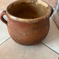 Antica pentola in terracotta