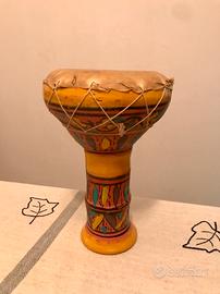 Bongo africano in ceramica dipinto a mano