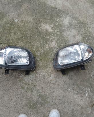 Fari Clio 2000