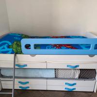 Letto doppio con contenitori e scrivanie