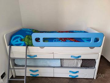 Letto doppio con contenitori e scrivanie