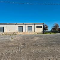 Locale deposito con piazzale