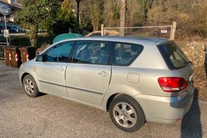 Toyota avensis verso 2.0 D4