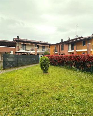 BILOCALE CON STUDIO, GIARDINO E GARAGE: pratici...