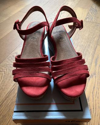 Sandali scamosciati con zeppa