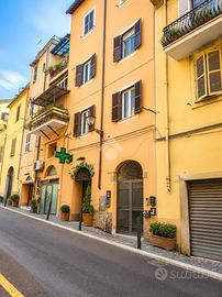 2 LOCALI A MARINO