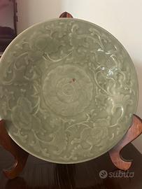 Piatto in porcellana Celadon - Epoca Ming -Cina