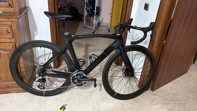 Pinarello F12 disk Light