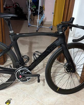 Pinarello F12 disk Light
