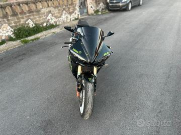 Yamaha R6