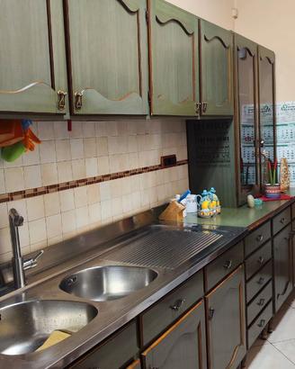 Cucina di legno con mobile 5.70 metri lineari