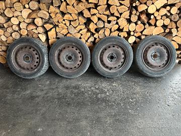 4 Cerchi ferro Fiat Grande Punto + gomme + borchie