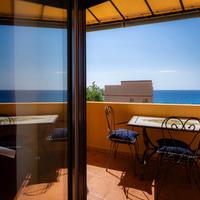 Torre a 20 metri dalla spiaggia di Leto