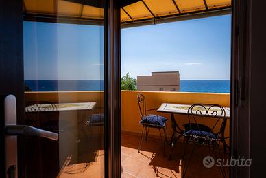 Torre a 20 metri dalla spiaggia di Leto