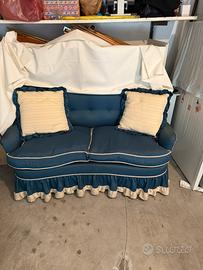 Divano doppia sesuta completo di cuscino abbinati