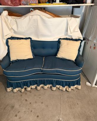 Divano doppia sesuta completo di cuscino abbinati