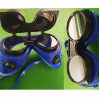 occhiali da saldatore nuovi e strumento di misuraz