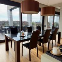 tavolo con piano in marmo nero poliform