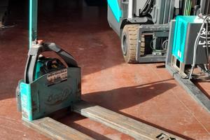 Carrello transpallet elettrico 1200kg con batteria
