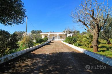 VILLA SINGOLA A OSTUNI
