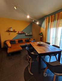 Luminoso 6 vani ristrutturato arredato a Cerda