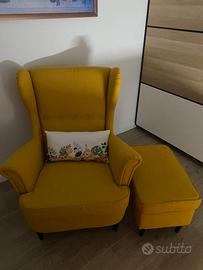 Poltrona gialla Strandmon Ikea + poggiapiedi