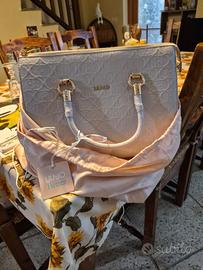 borsa Liu . jo 