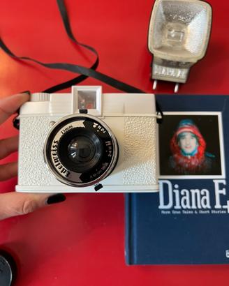 Diana F + Lomography camera analogica