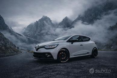 Renault clio rs Trophy akrapovic 
