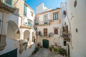 Centro Storico in palazzo d'epoca 6 vani arredato