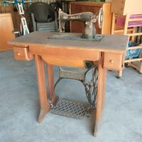 Macchina da cucire SINGER con mobiletto