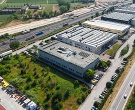MAGAZZINO A PESCHIERA DEL GARDA