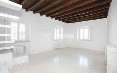 3 LOCALI ULTIMO PIANO