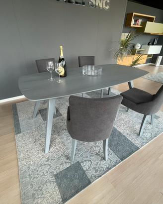 Promo da esposizione tavolo con sedie