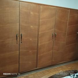 Armadio grande in legno a 6 ante
