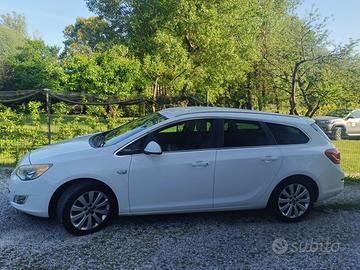 Opel Astra IV (J) Sports Tourer 1.4 t GPL