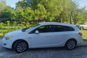 Opel Astra IV (J) Sports Tourer 1.4 t GPL