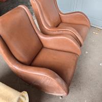 poltrone e tavolo e sedie scolpite 