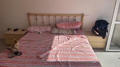 .cucina con forno ,camera da letto 